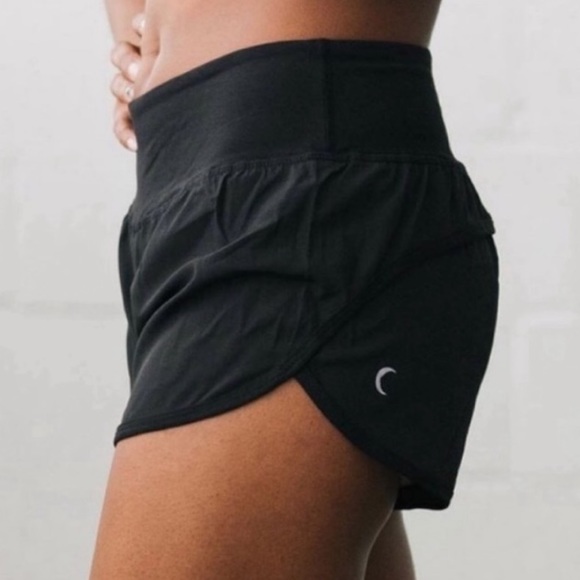 ZYIA Pants - ⭐️Zyia Active Trainer Shorts Black  Size Large⭐️